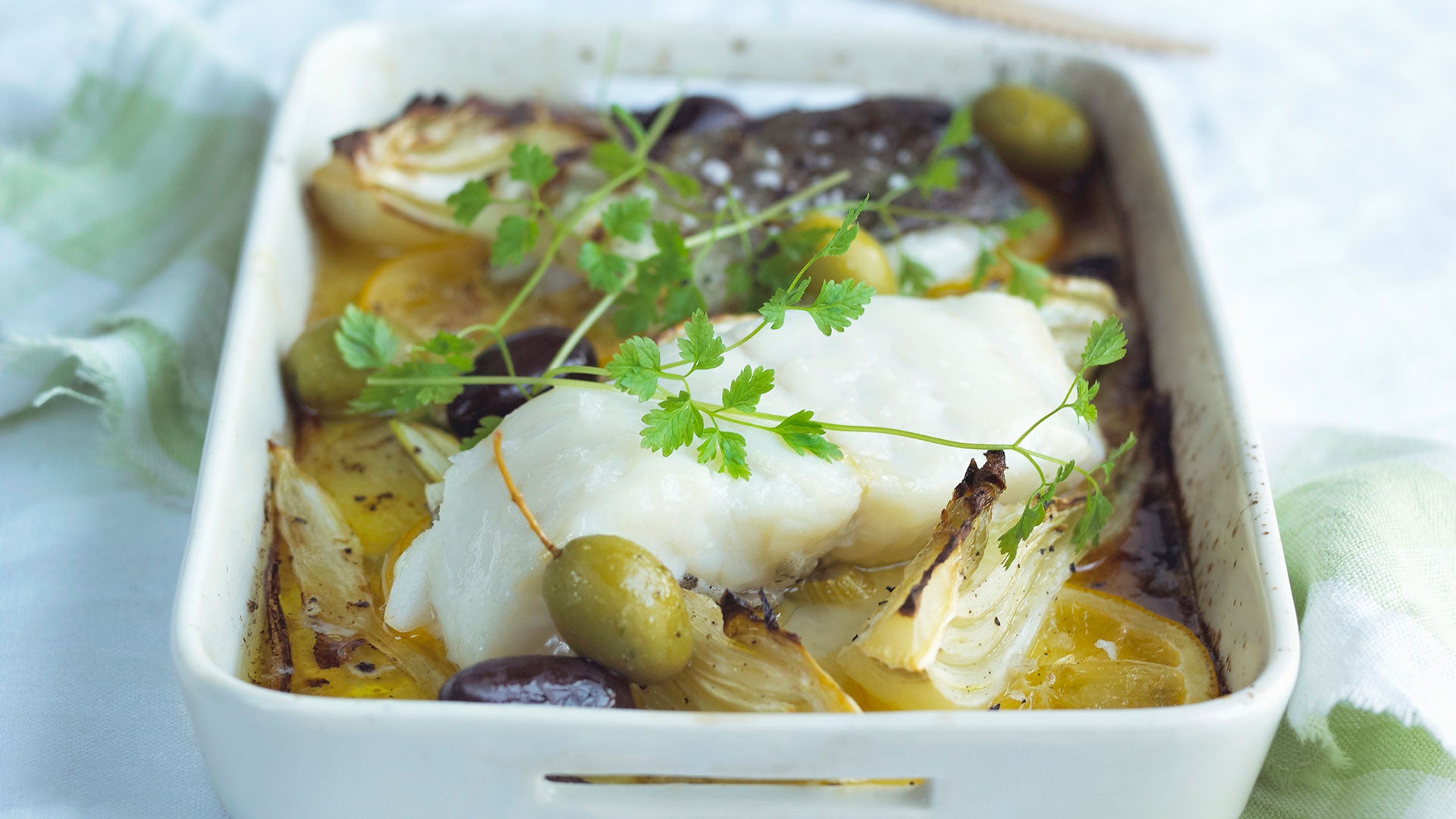 Corvina al horno con patatas y cebolla - Gurmé