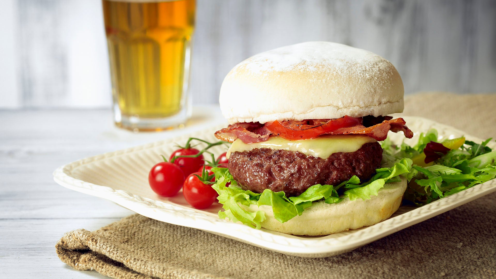 Hamburguesa de ternera con bacon y queso - Gurmé