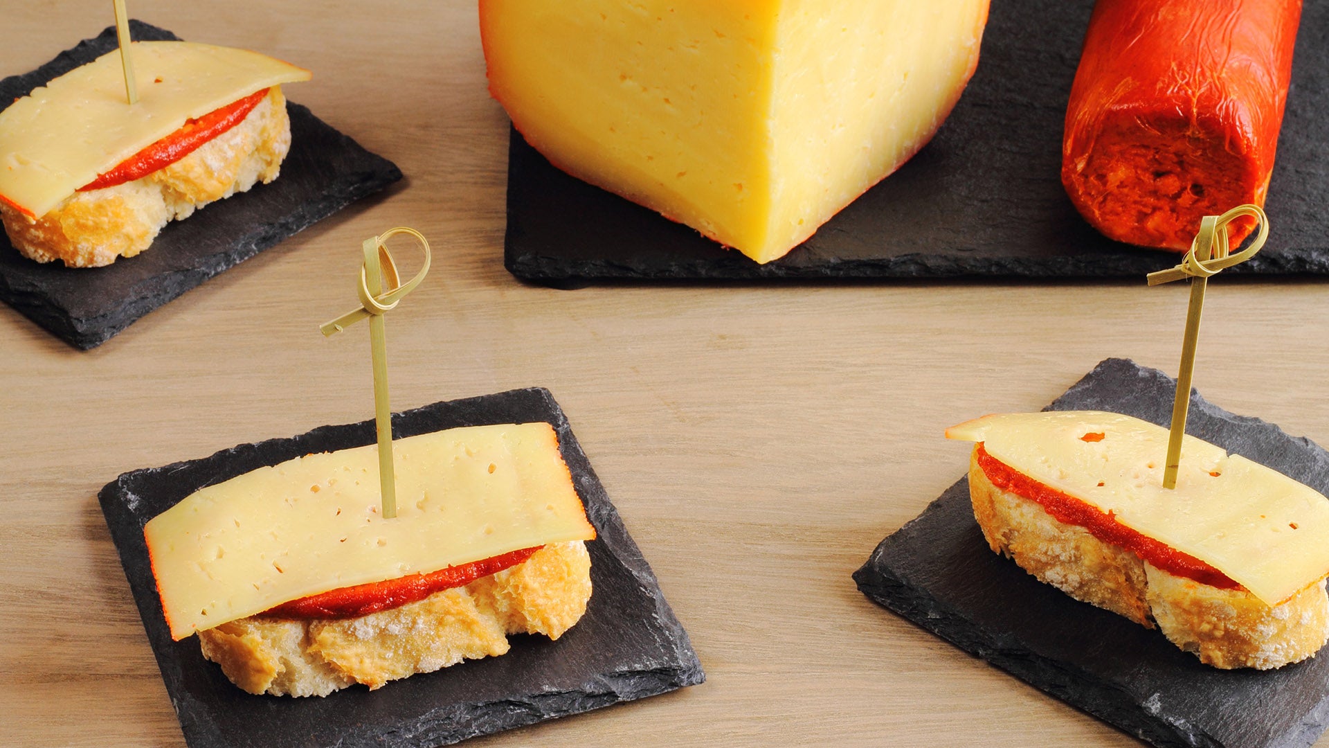 Descubre estas 10 recetas de canapés fáciles y rápidos