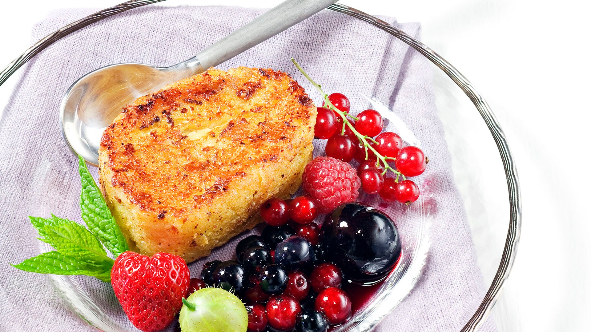 Torrijas de leche con frutos del bosque y licor de bellota - Gurmé