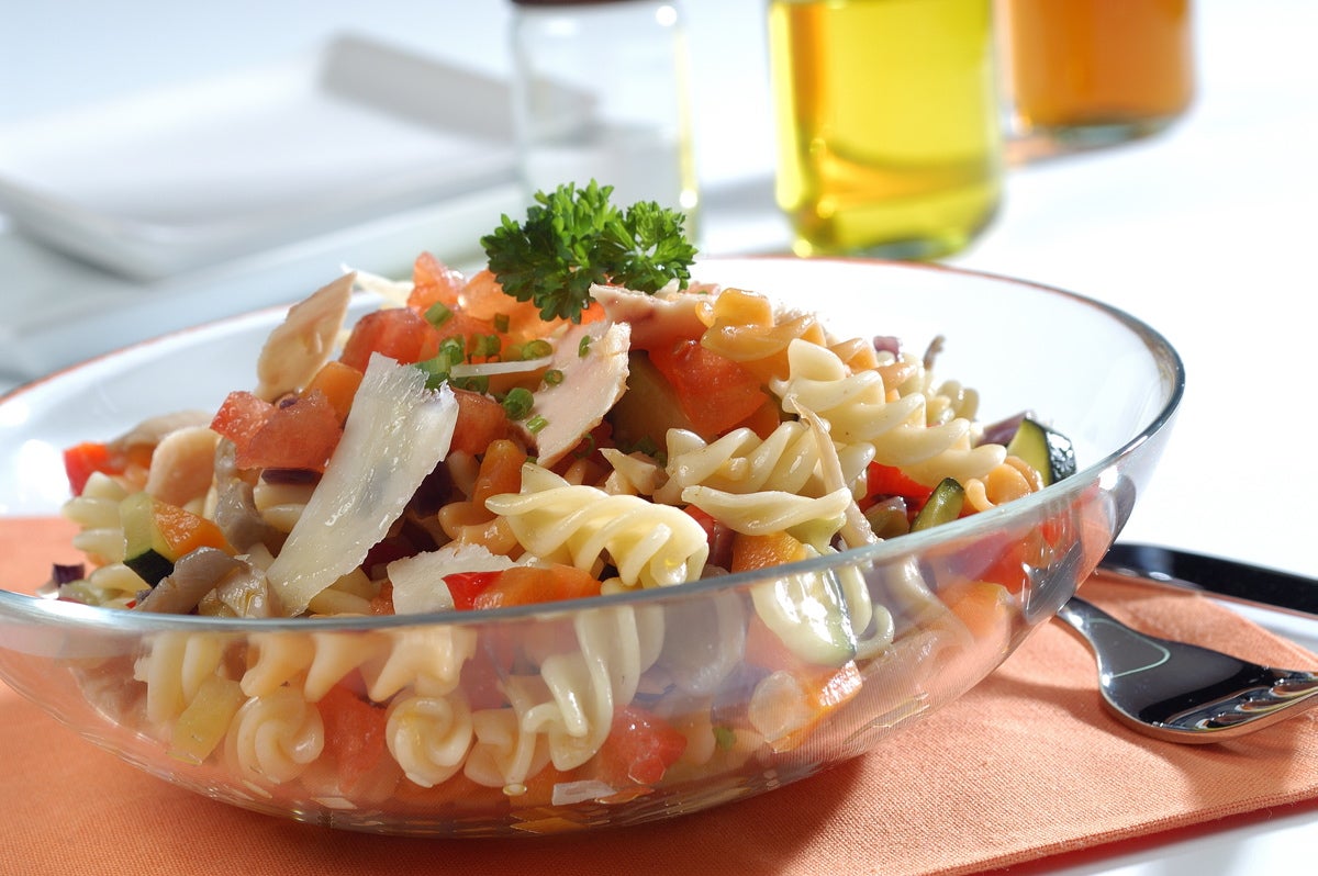 Ensalada de pasta con atún y tomate - Gurmé
