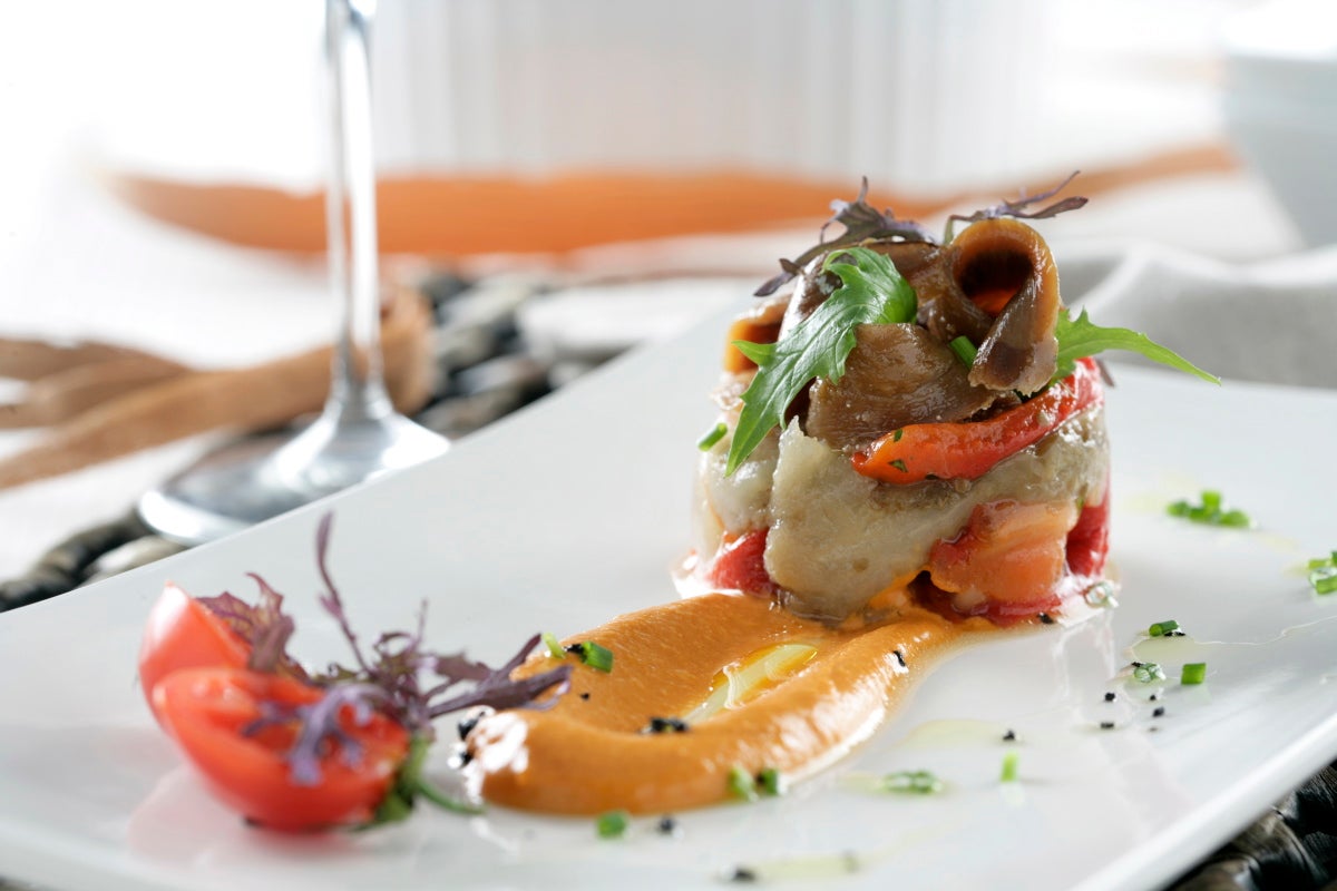 Timbal de escalibada con anchoas - Gurmé