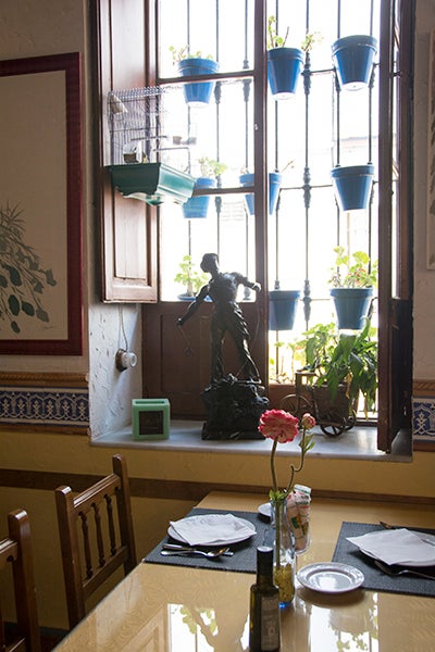 Pasión e innovación en una clásica taberna del Alcázar Viejo 841. Pasión e innovación en una clásica taberna del Alcázar Viejo