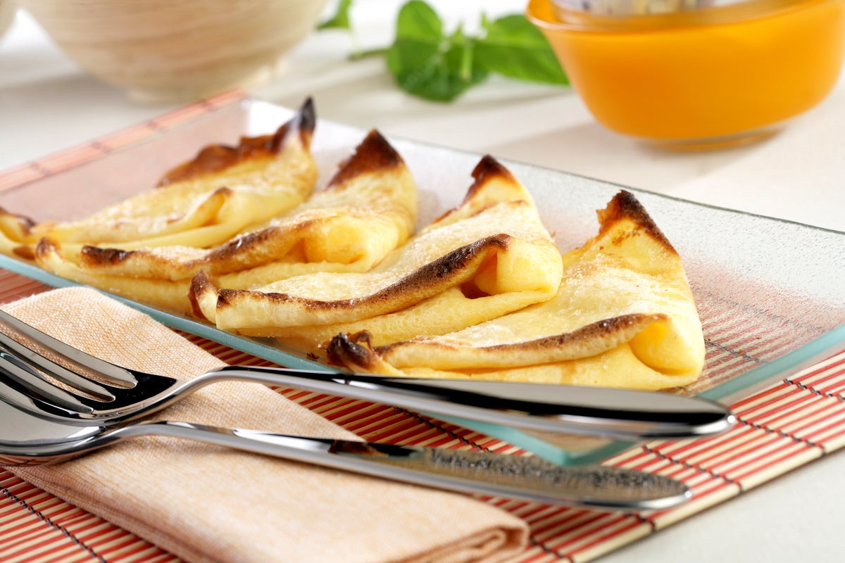 Crepes de natillas gratinados con licor de naranja - Gurmé