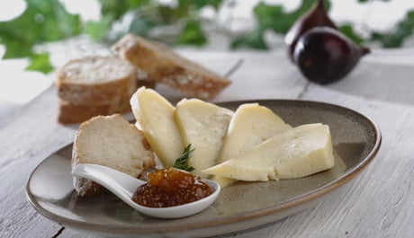 Queso de tetilla con confitura de higos - Gurmé