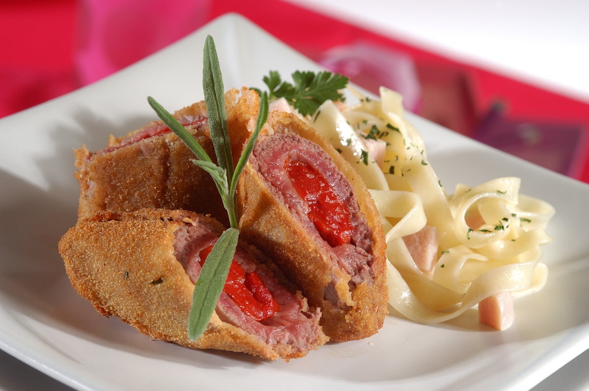 Filetes de caballo rellenos de pimiento - Gurmé