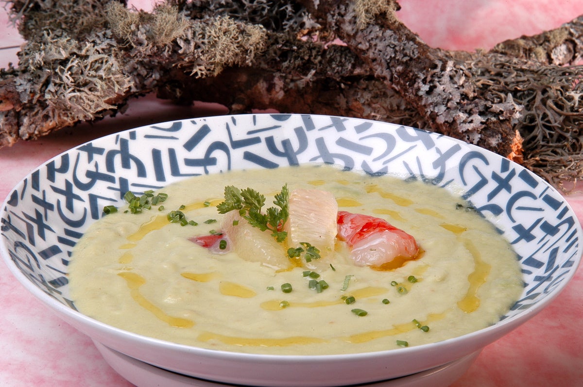 Crema de aguacates y gambas