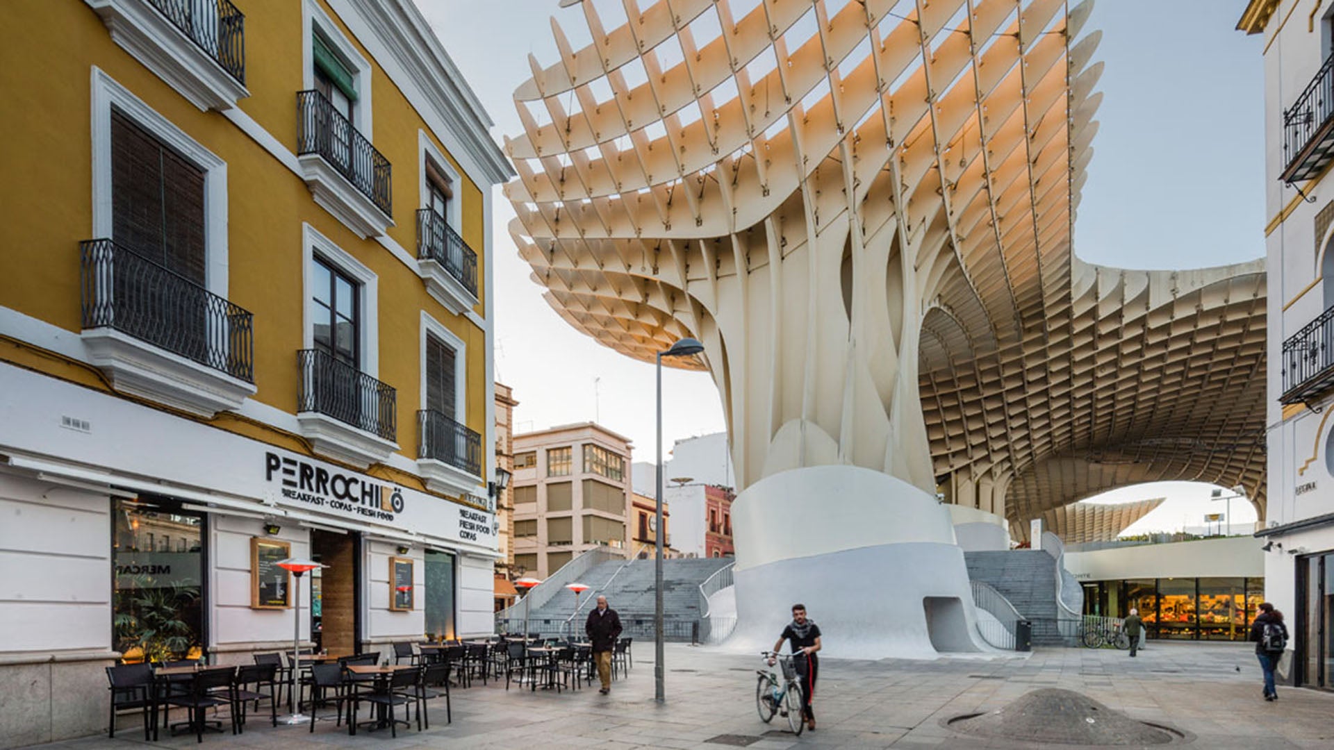 La vuelta al mundo sin salir de la calle Regina