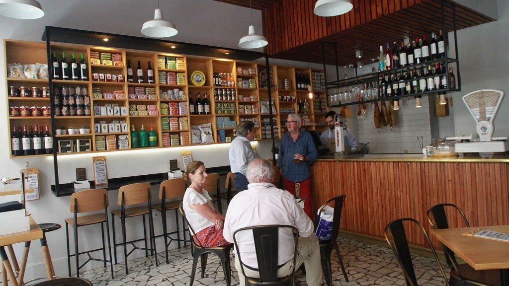 Salsamento, ultramarinos bar en Sevilla