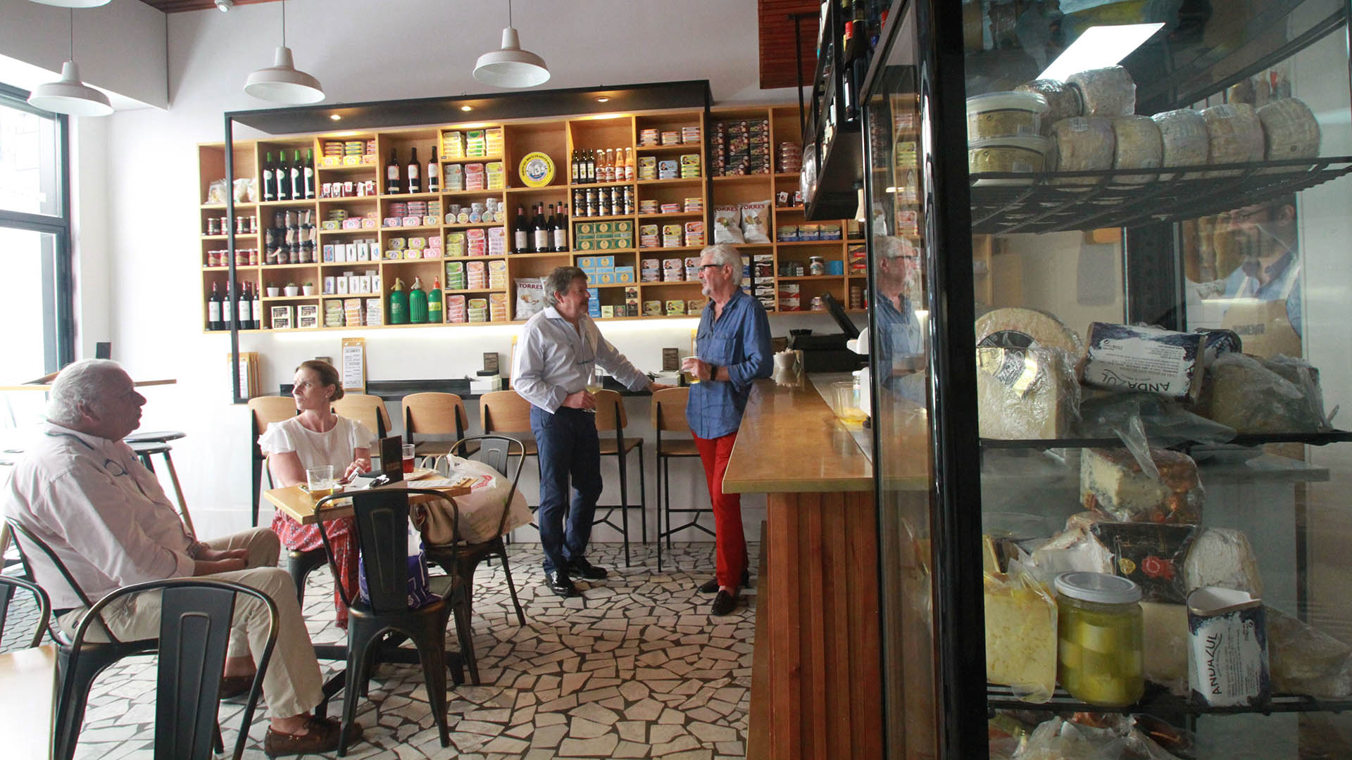 Salsamento, ultramarinos bar en Sevilla