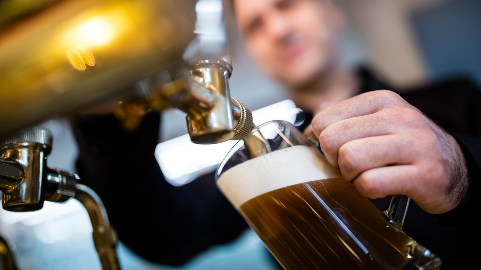 Cervezas caseras y artesanas: dónde comprar y beber las mejores en Sevilla