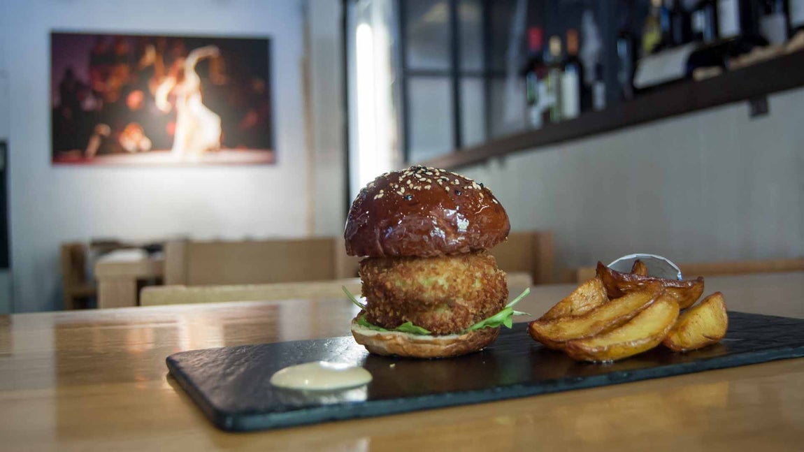 SUR BAR TAPAS. Crispyburguer de langostinos. 