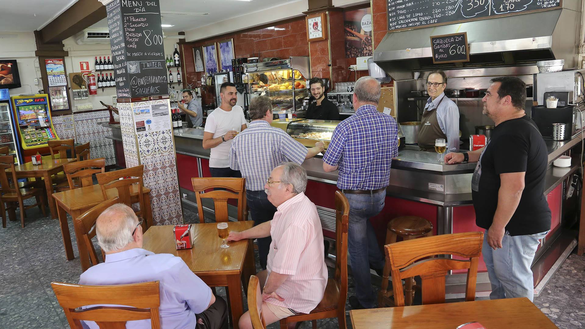 Cafetería-bar Fernando: «De San Fernando a San Jacobo pasando por la Macarena»