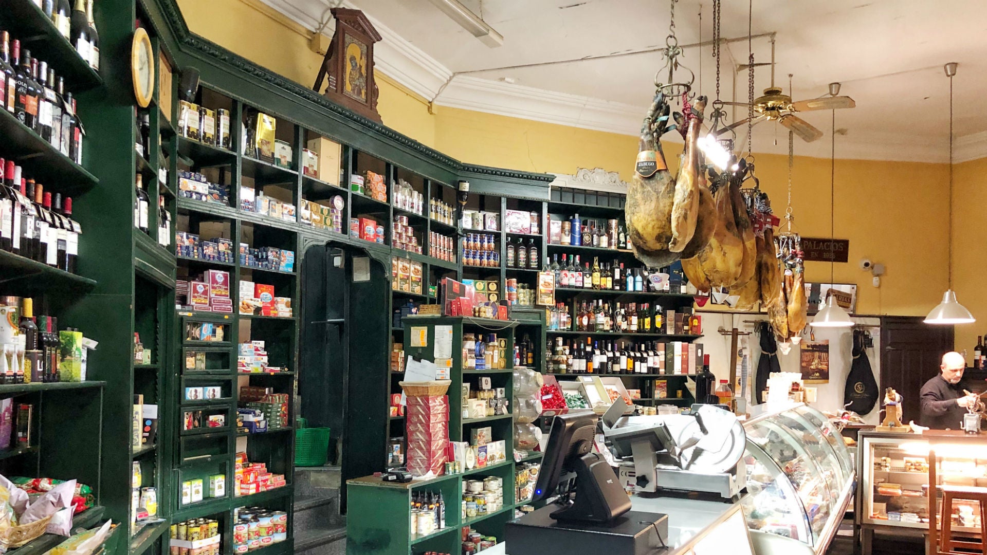 Las abacerías siguen abiertas como tiendas de alimentación