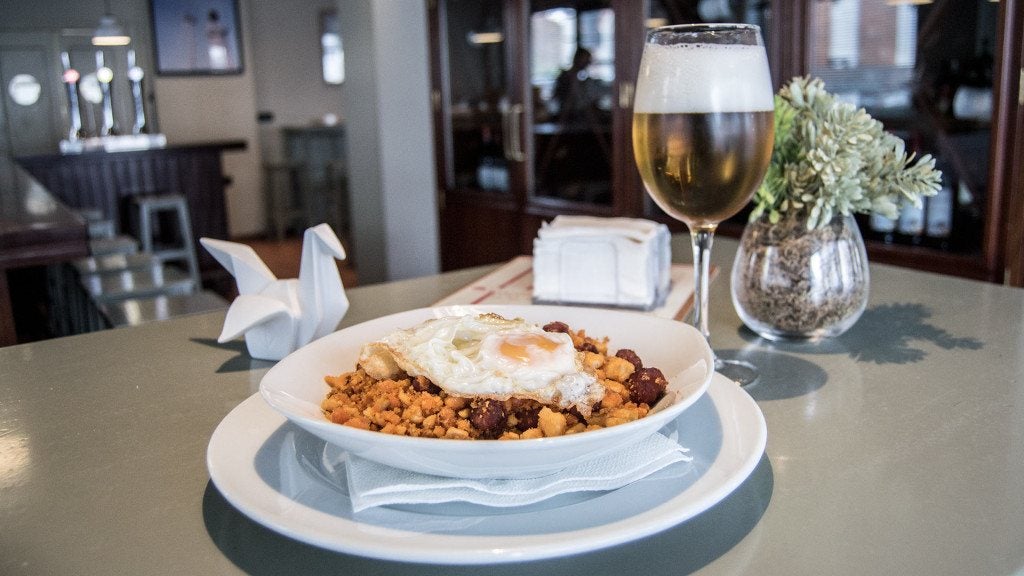 Tapa de migas en La Grulla. 