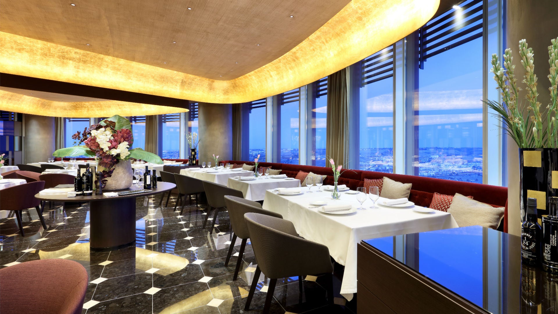 Así es la carta del restaurante El Duende y sus vistas desde Torre Sevilla