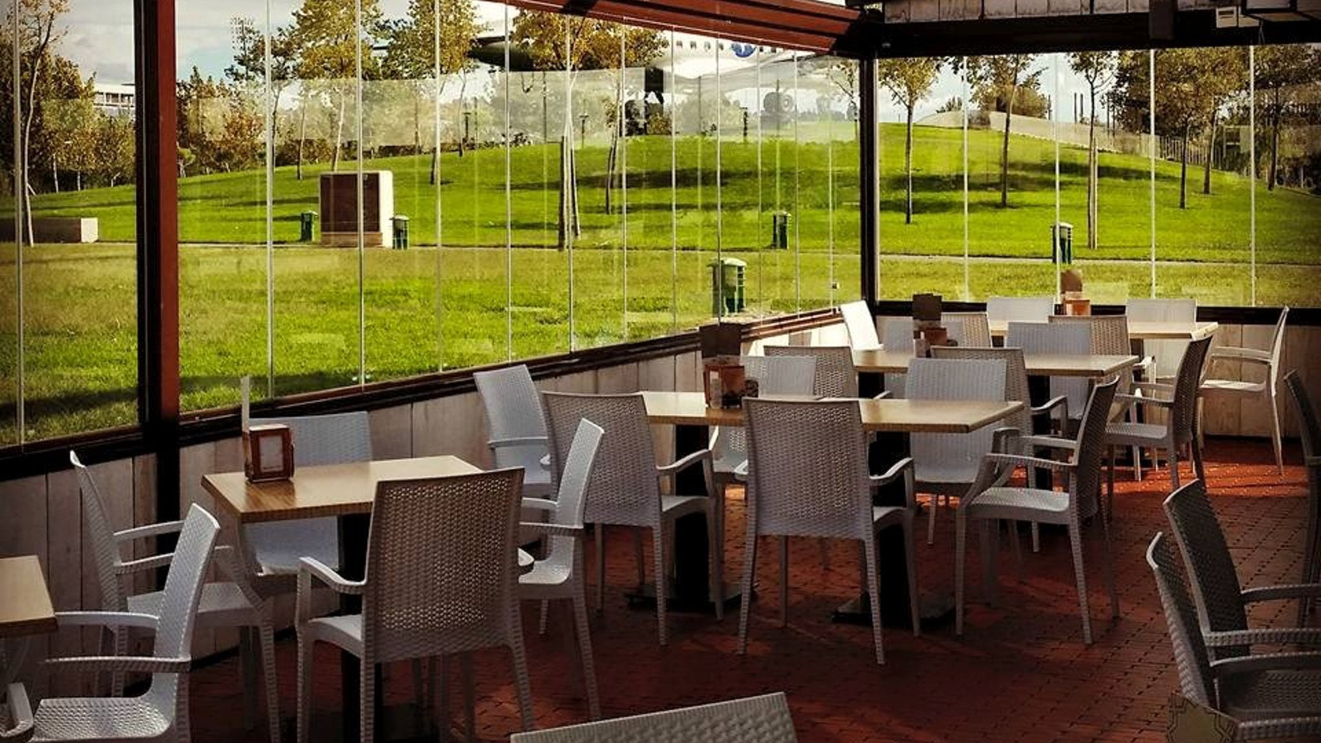 Dónde almorzar o cenar al lado de los «cacharritos» de El Arenal