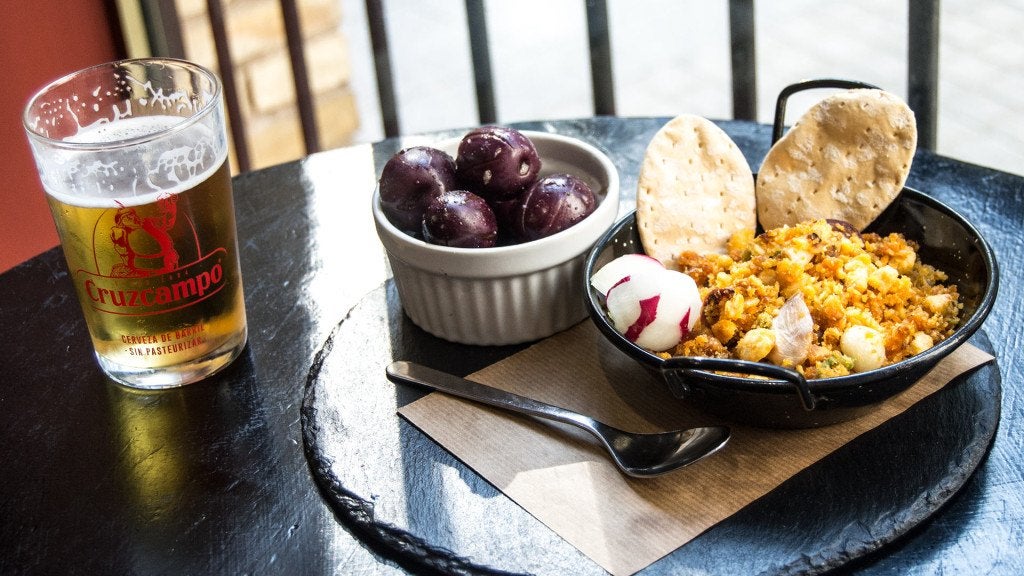 Tapa de migas en Taberna La Gloria. Tapa de migas en Taberna La Gloria