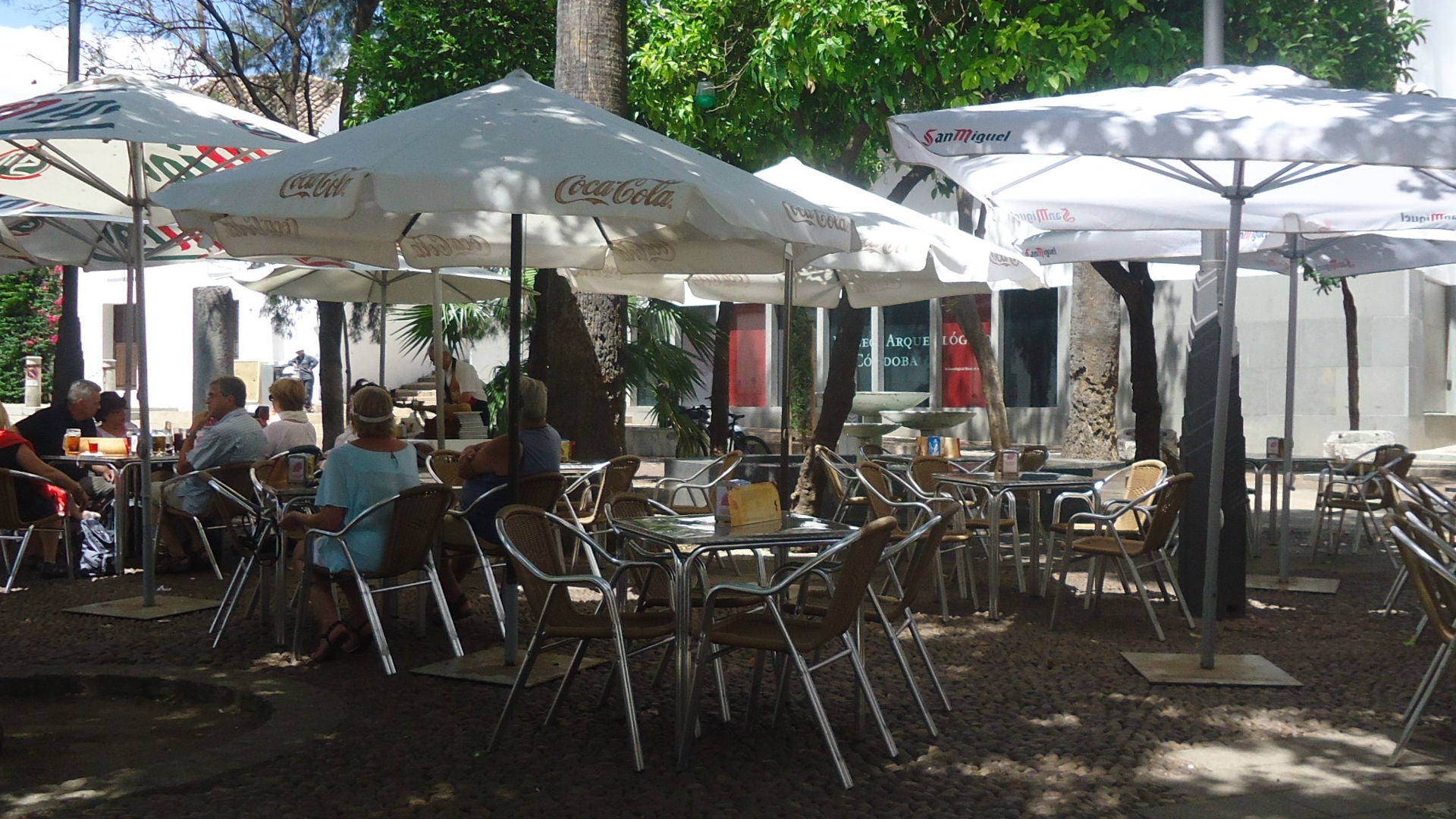 Taberna La Cávea: Buen tapeo en un lugar privilegiado