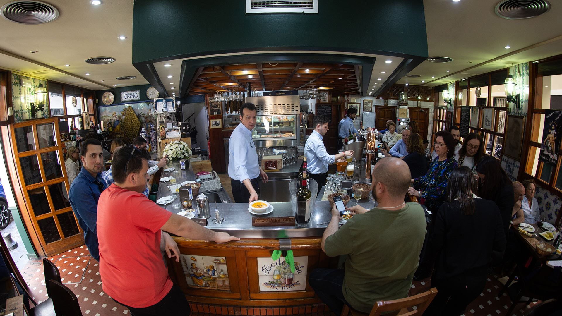 Las especialidades de Bodeguita Romero, en Sevilla