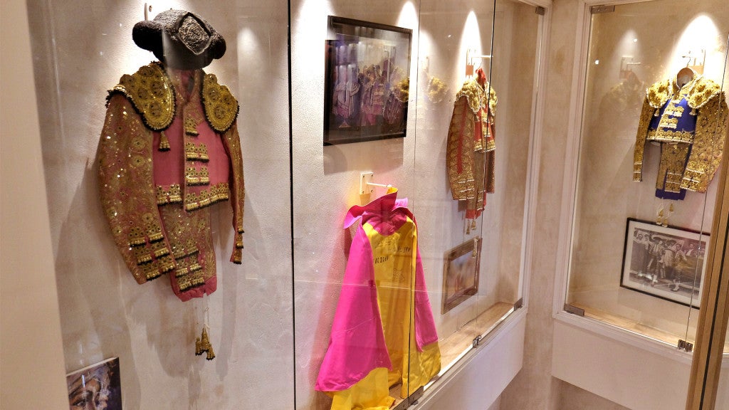 azabache-apertura-detalle-toros. azabache-apertura-detalle-toros