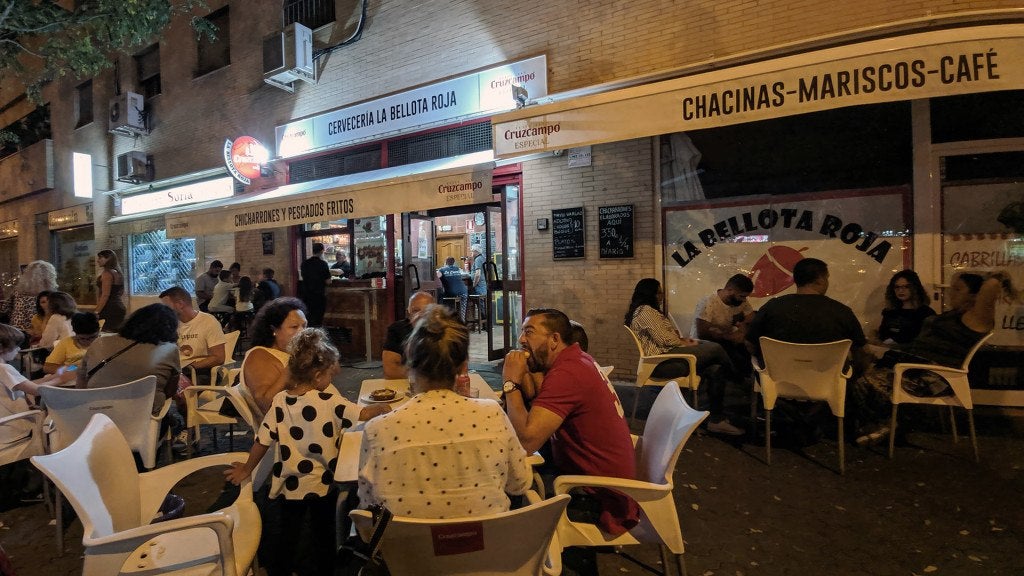 Todo sobre Cervecería La Bellota Roja en Sevilla
