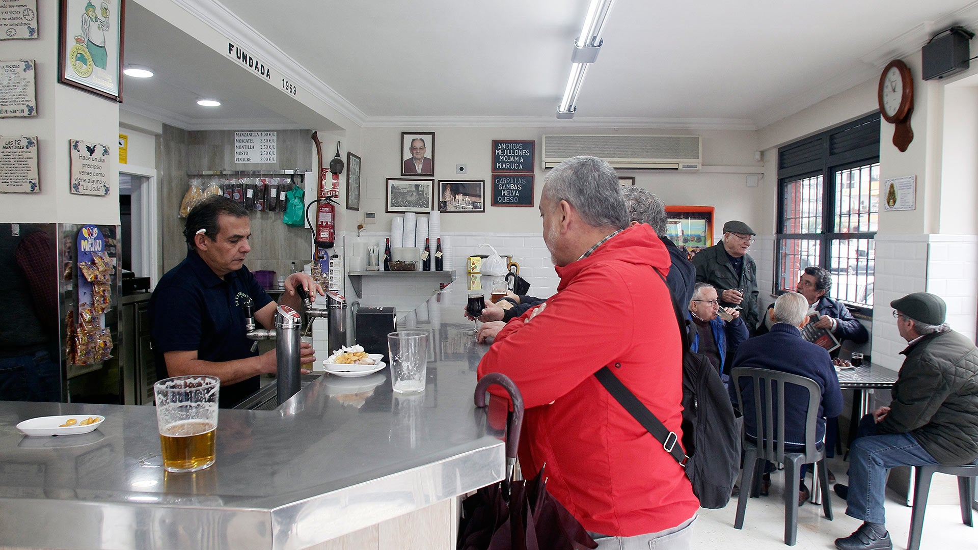Bodega-bar El Cerezo: «Otra ciudad en los labios»