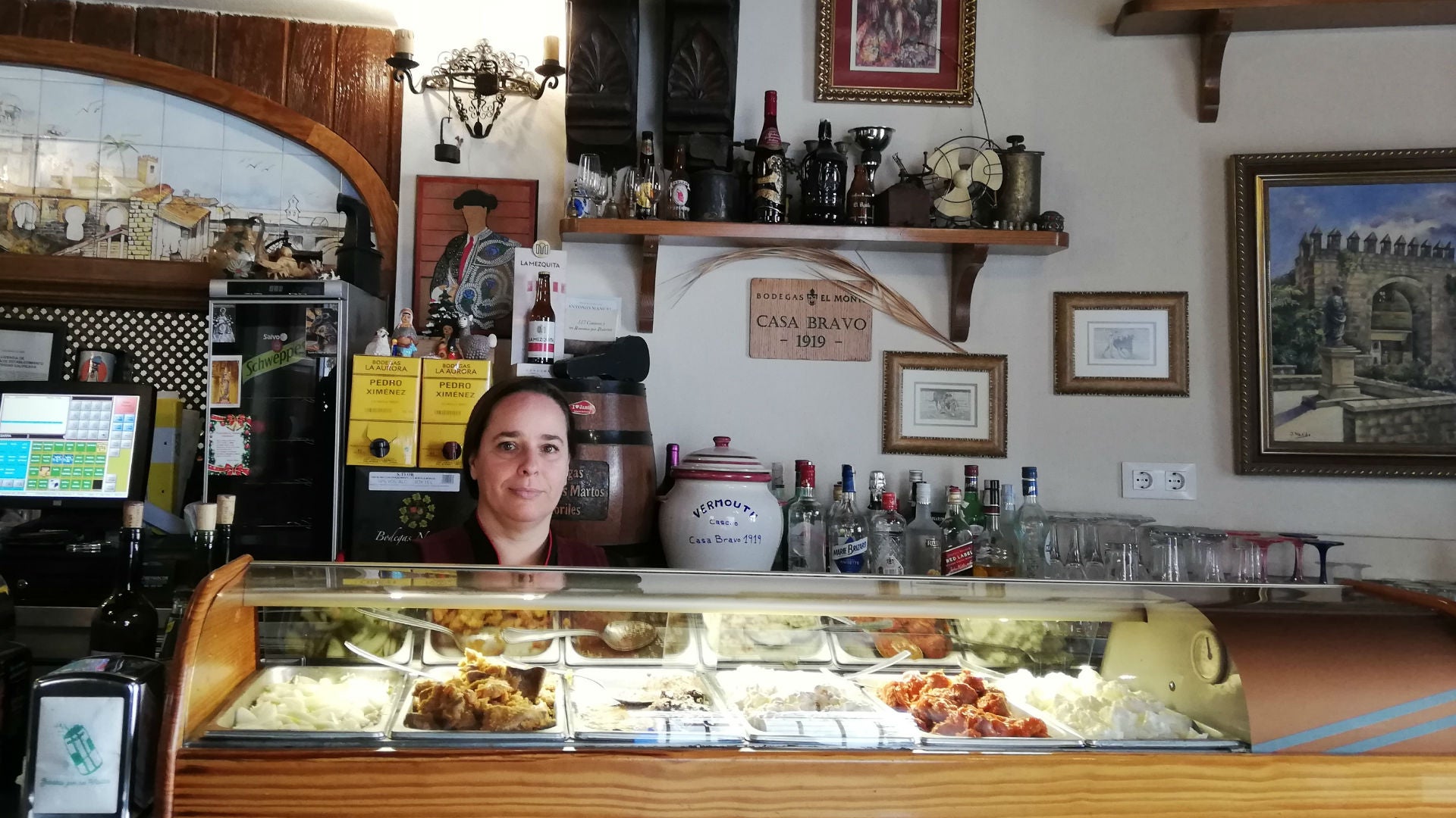 Elena Rojano, distinguida como «Señora de las Tabernas 2020»