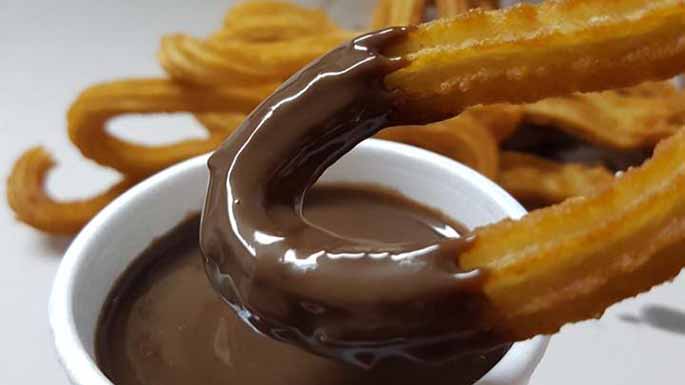 Cómo hacer en casa churros con chocolate