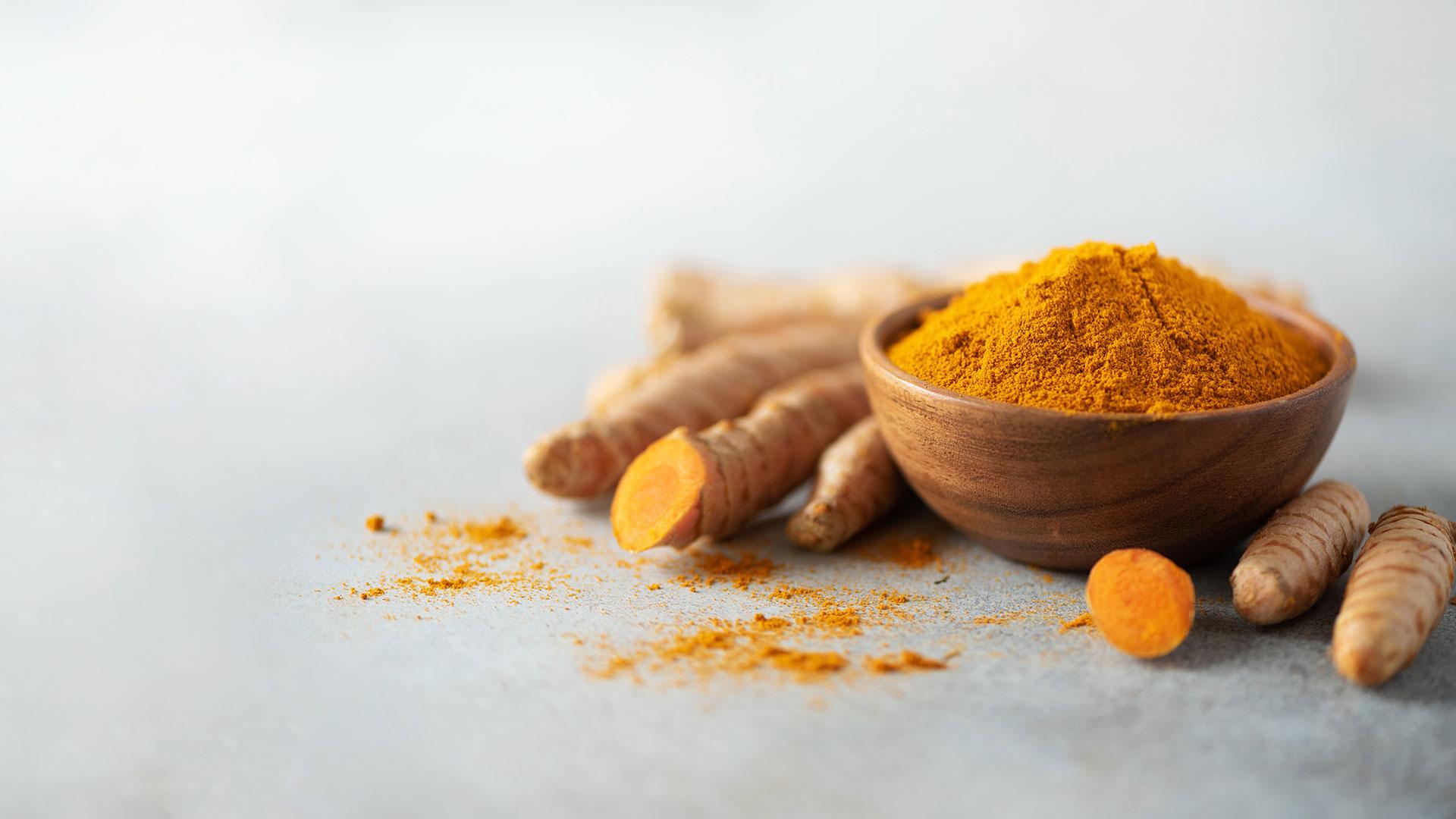 Propiedades y beneficios de la cúrcuma, la base del curry