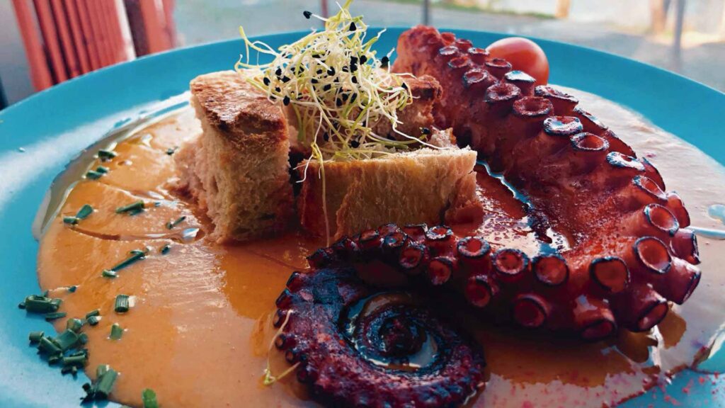 La Barca de Calderón en Triana, Sevilla. La Barca de Calderón en Triana, Sevilla