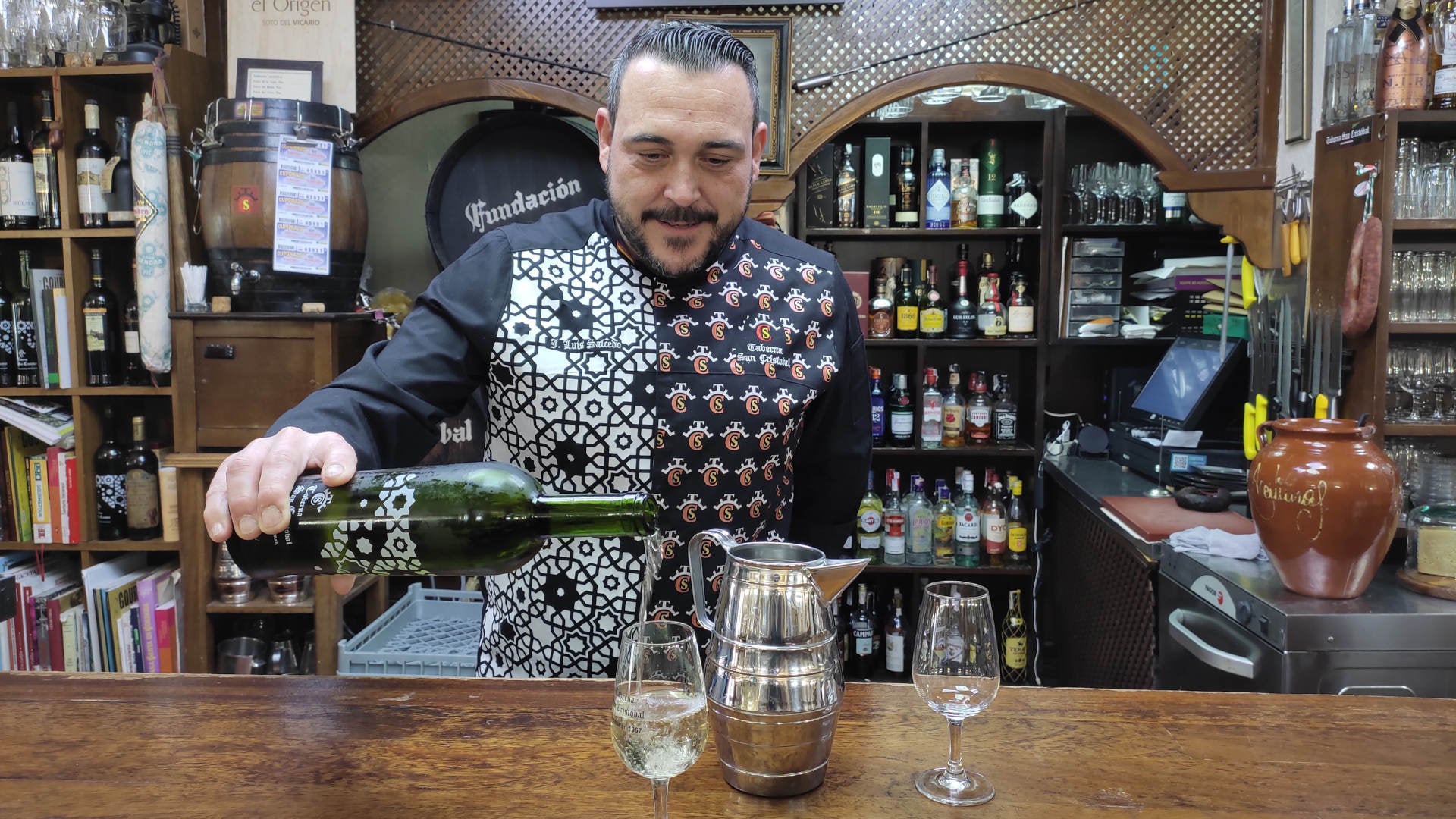 TABERNAS HISTÓRICAS DE CÓRDOBA IV. Taberna San Cristóbal: cocina a fuego lento y sin medidas
