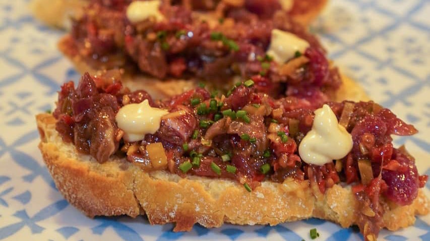 steak tartar atrayana. 