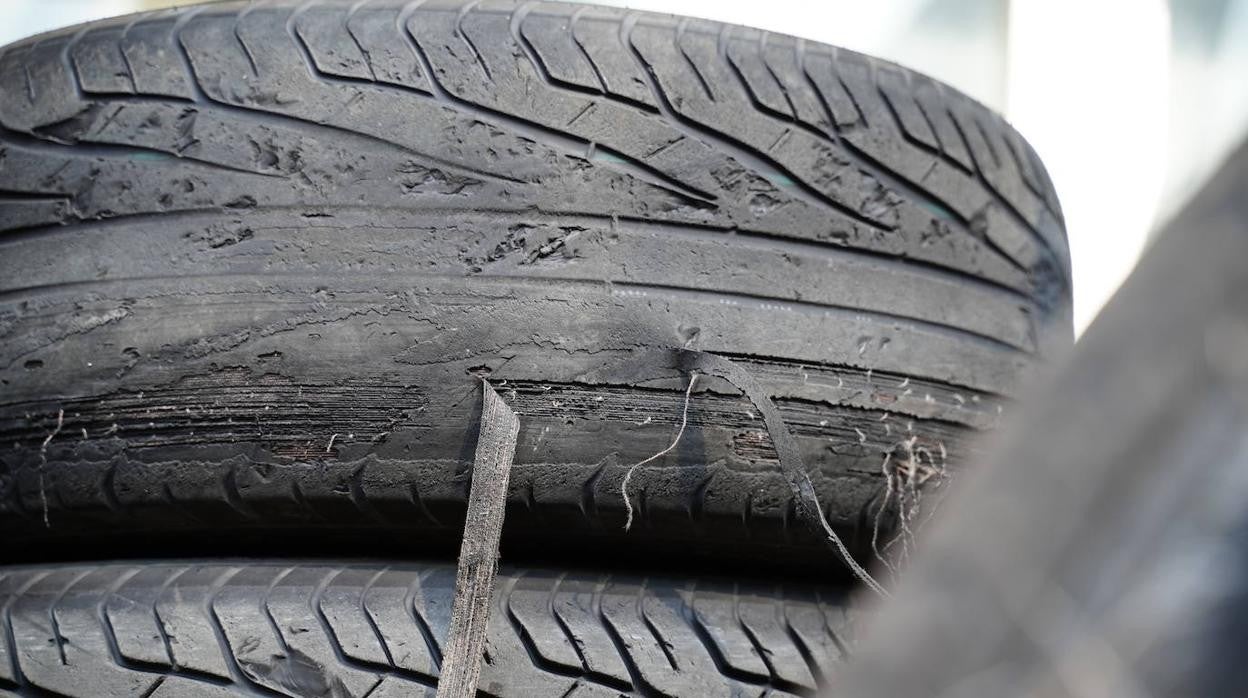 Conducir con neumáticos desgatados aumenta las posibilidades de tener un accidente de tráfico