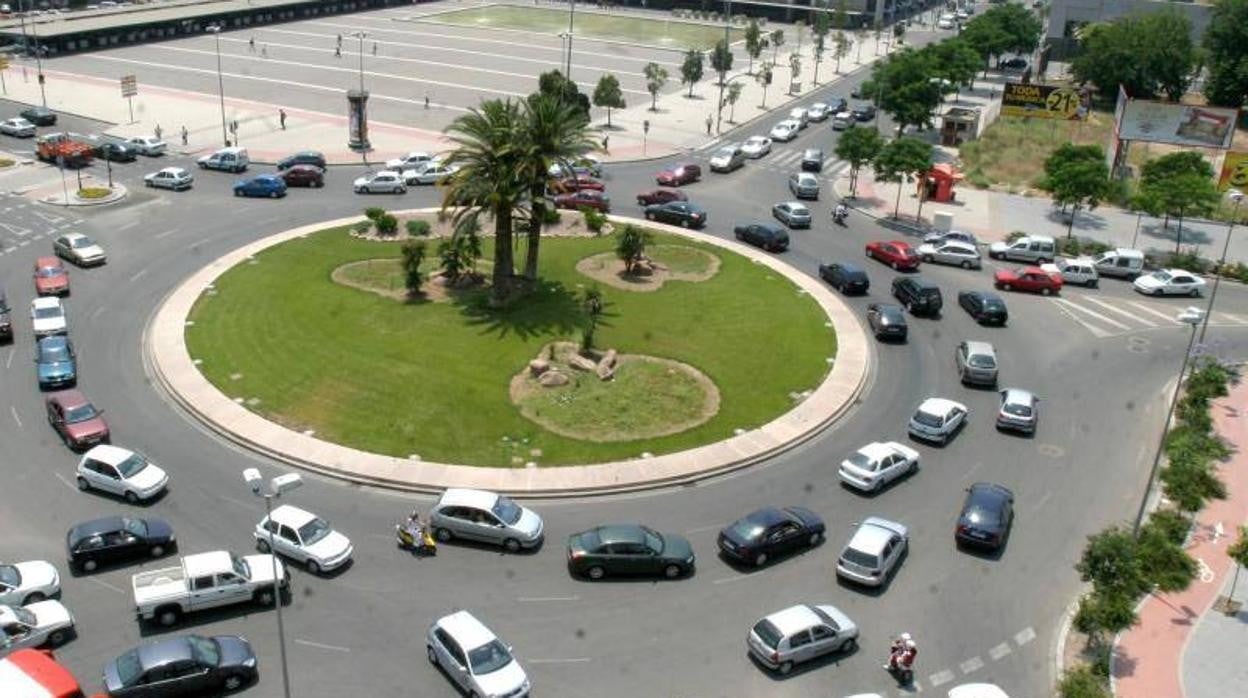 Tráfico en una glorieta de Córdoba
