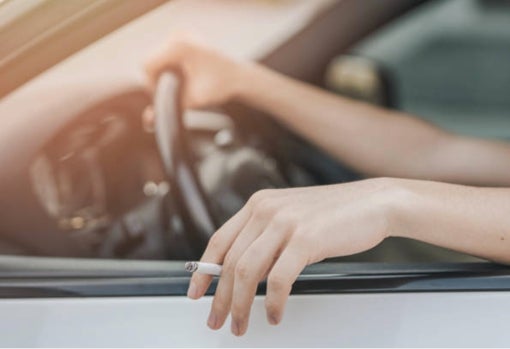 El 3% de los incendios forestales tienen su origen en colillas de cigarrillos tiradas desde el coche