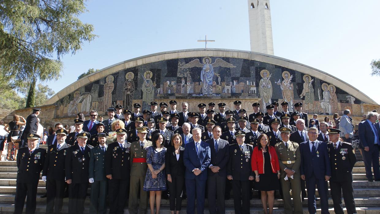 Foto de los agentes condecorados en el Día de los Santos Custodios en Rabanales