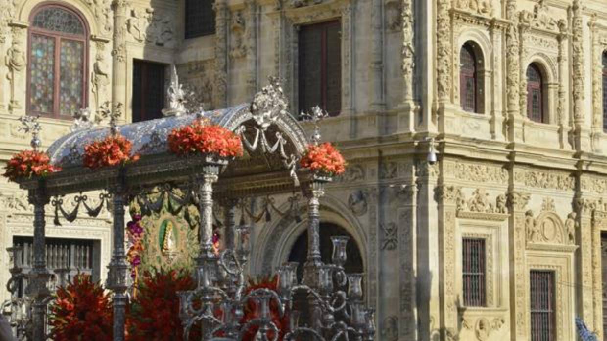 Salida de la Hermandad del Rocío de Sevilla junto a su nueva filial del Viso del Alcor