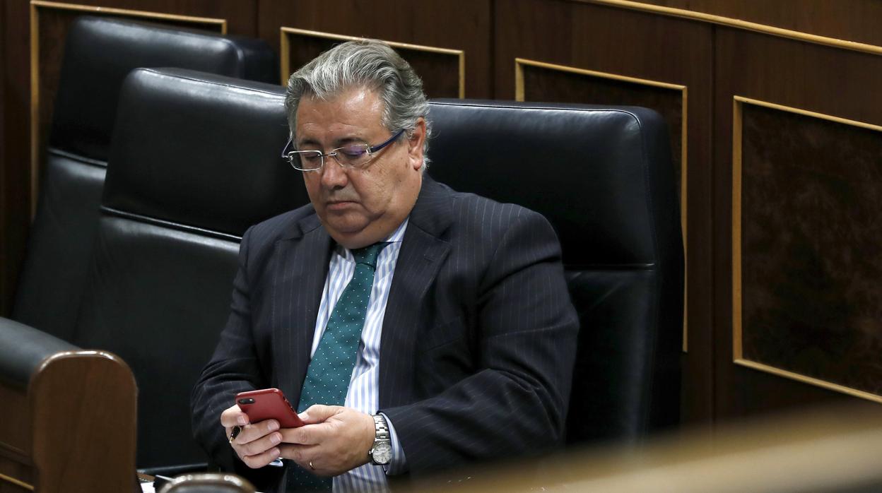 Juan Ignacio Zoido, ministro del Interior, durante el pleno del Congreso de los Diputados