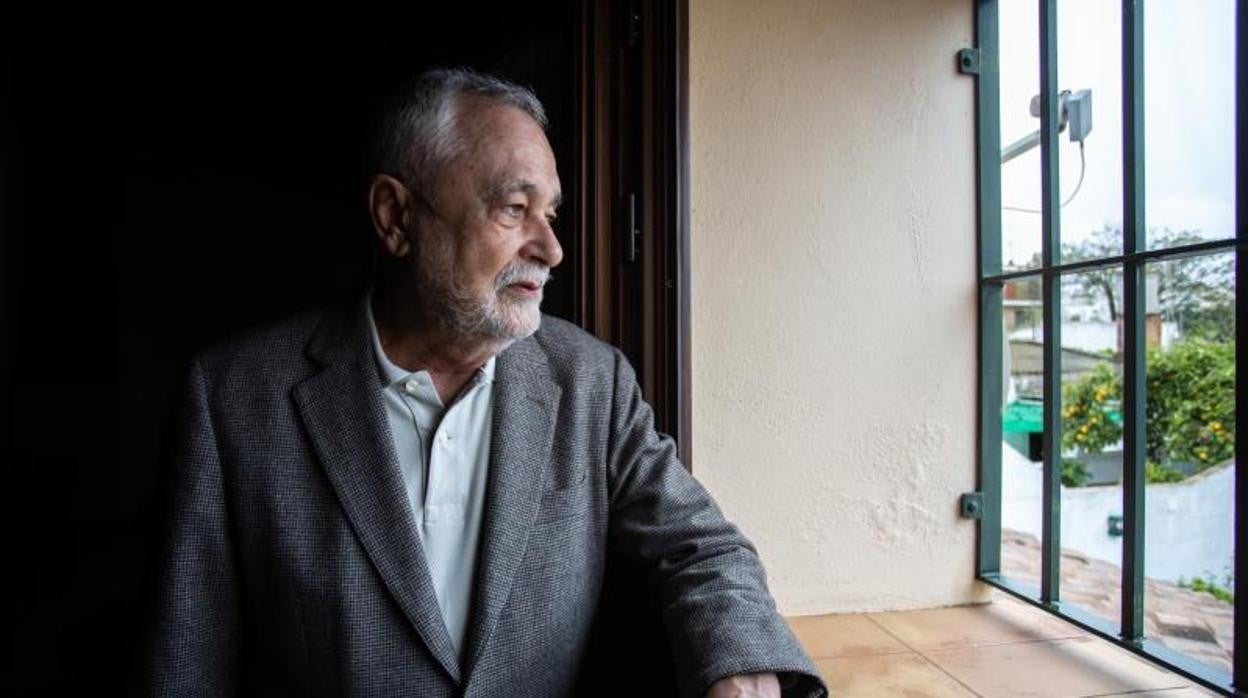 El expresidente andaluz José Antonio Griñán, posando para ABC este jueves