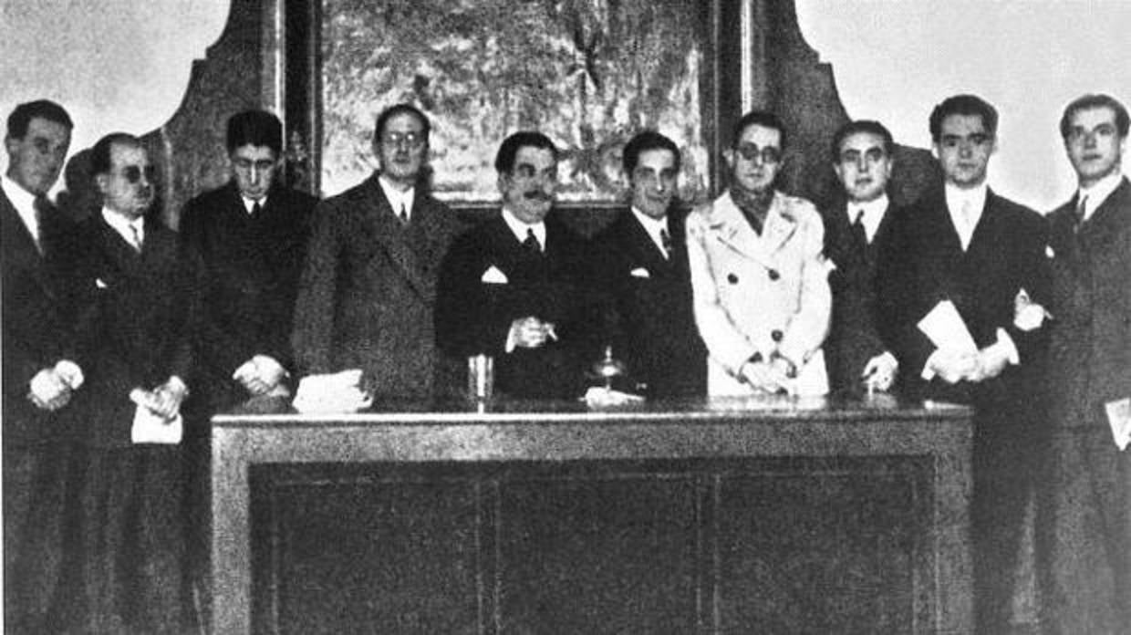 Famosa foto del acto que hace noventa años se dedicó a Góngora en el Ateneo de Sevilla que dio nacimiento a la Generación del 27