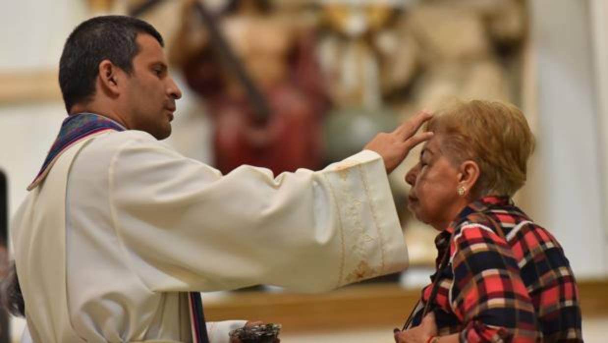 Imposición de la ceniza este miércoles