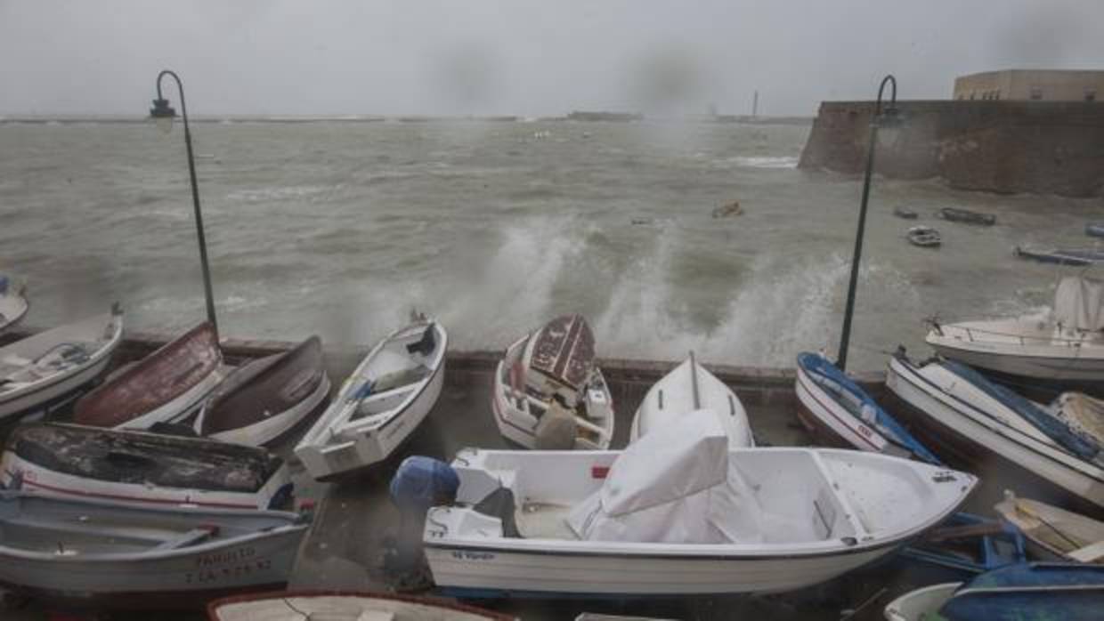 La Caleta, una de las muchas playas de Cádiz afectadas por el temporal