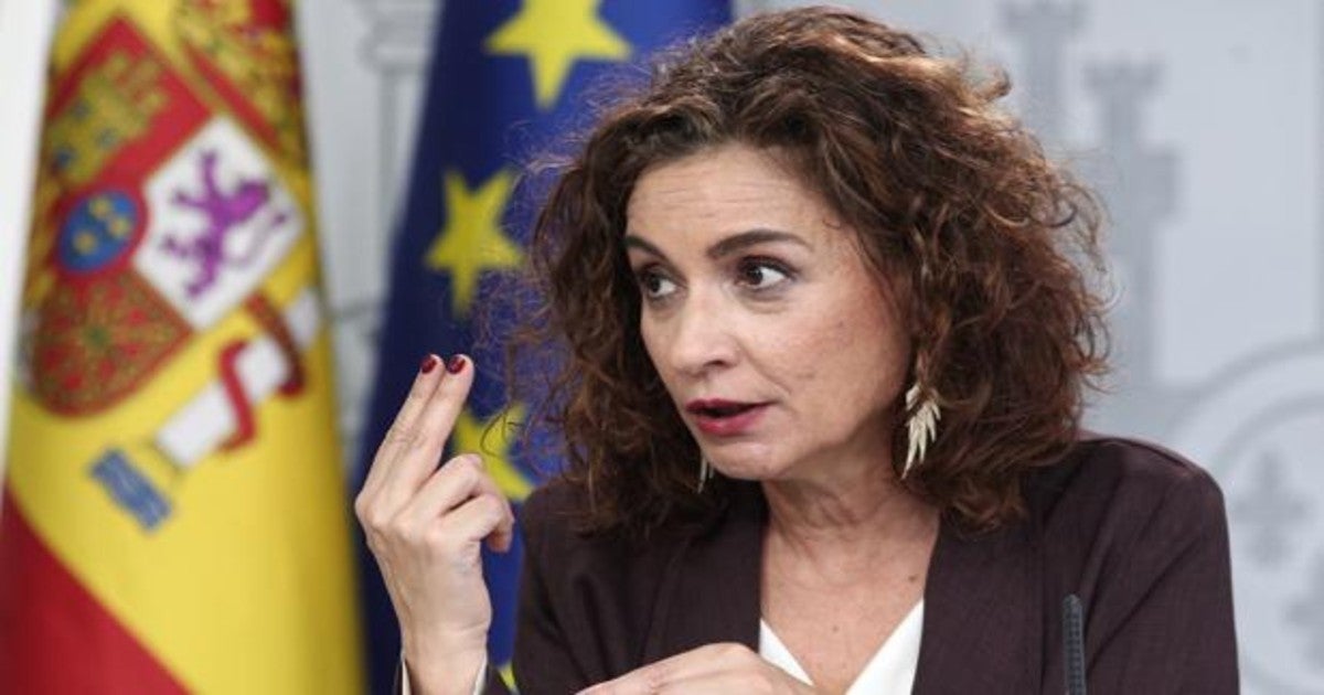 La ministra de Hacienda, María Jesús Montero, durante la rueda de prensa de ayer en la Moncloa