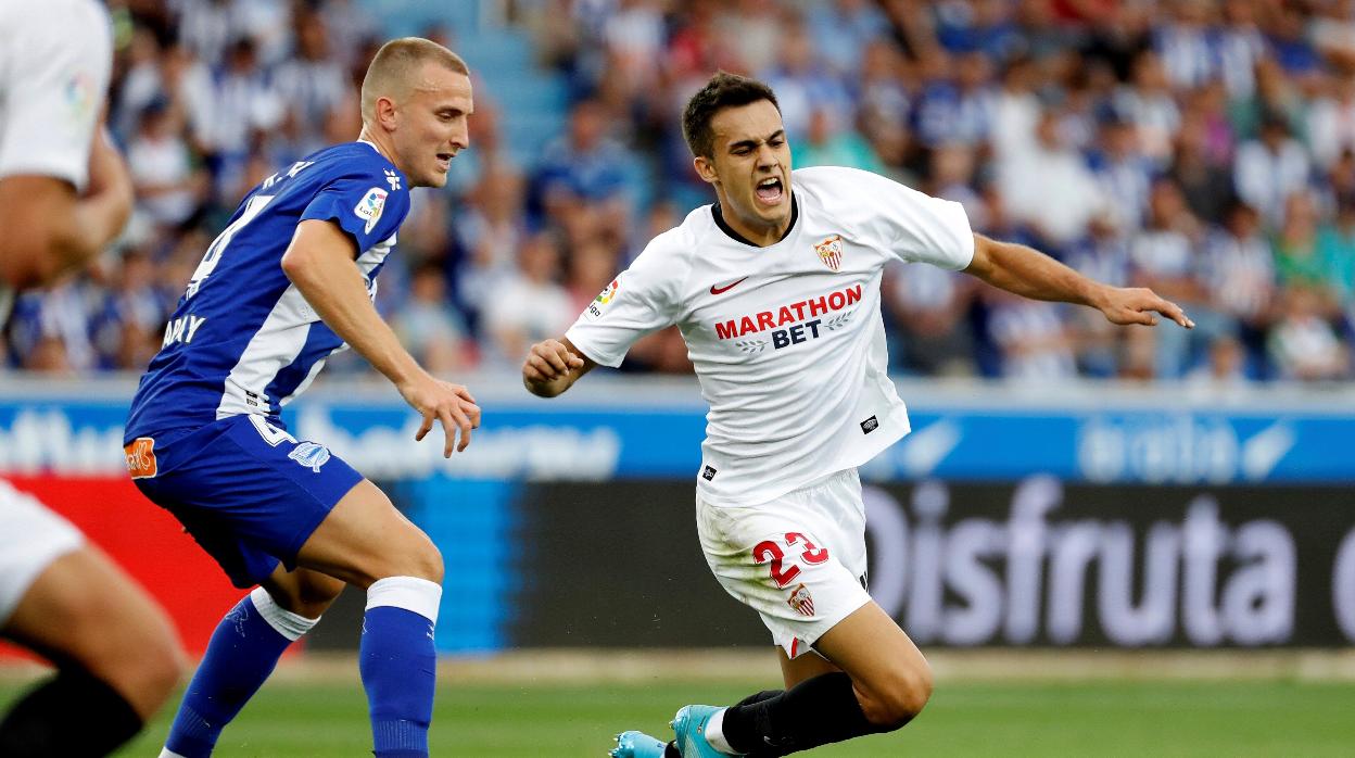 Reguilón cae ante Rodrigo Ely en el Alavés - Sevilla de la 2019-20