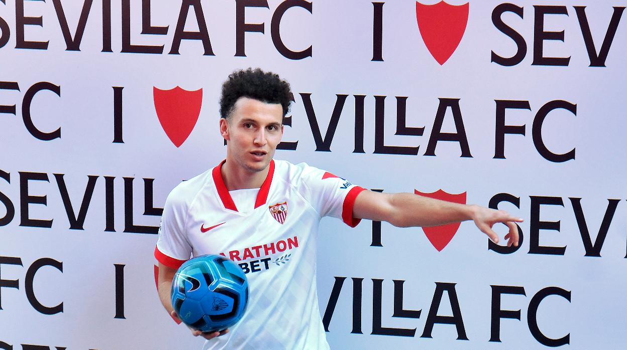 Oussama Idrissi, en su presentación con el Sevilla