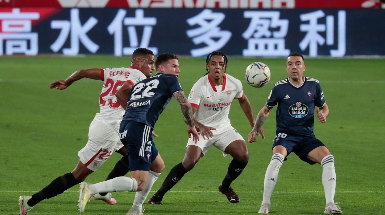 Lance del partido entre el Sevilla y el Celta