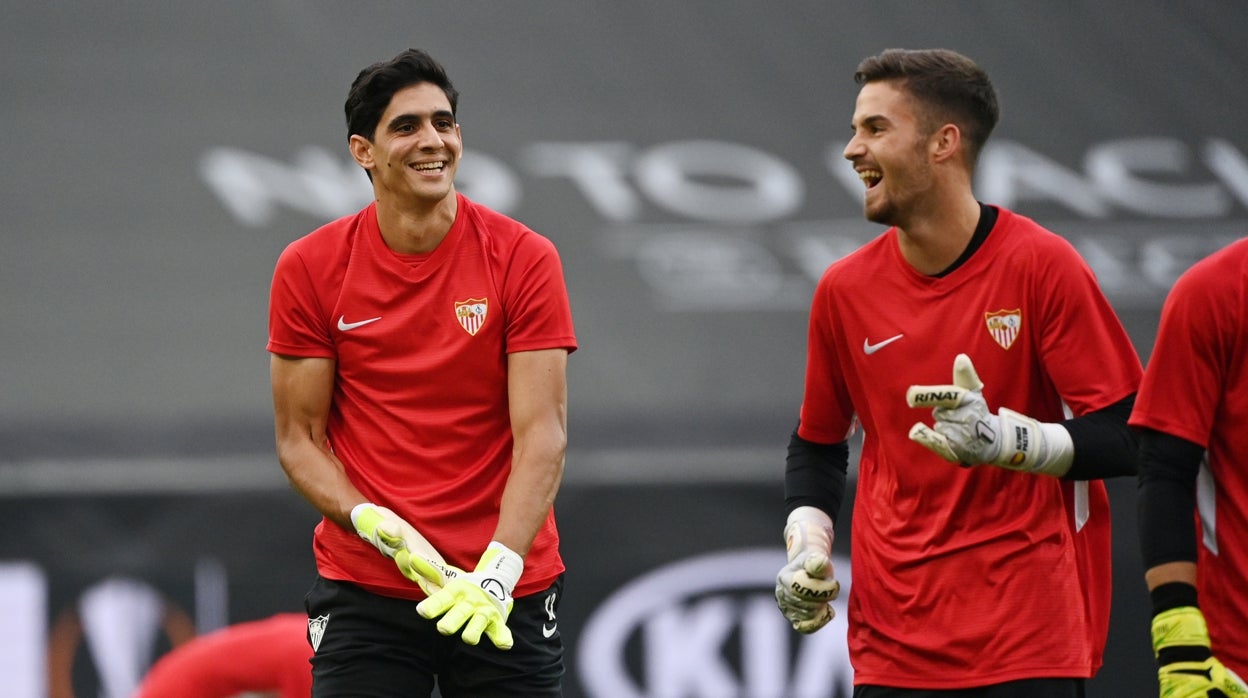 Bono, en un entrenamiento en la Europa League