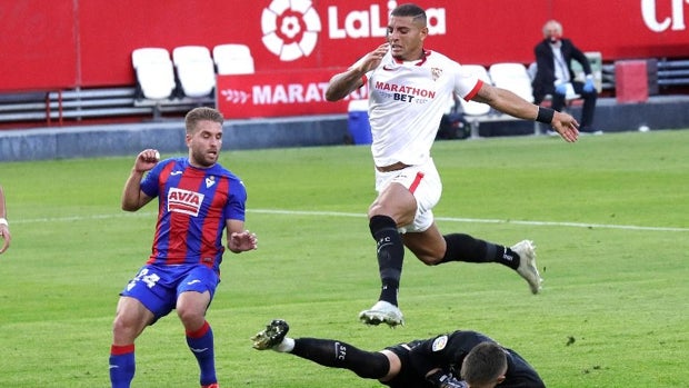 Diego Carlos, el rey del pase del Sevilla en LaLiga