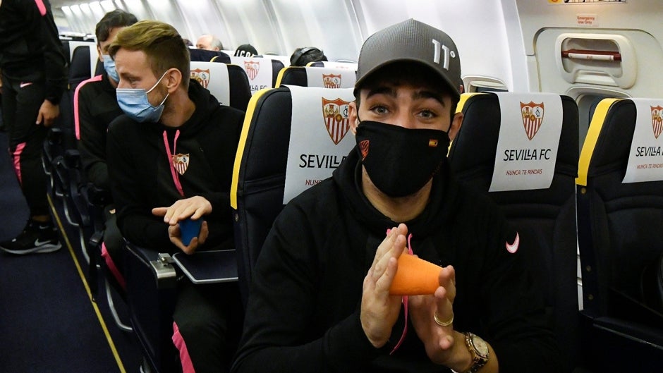 El Sevilla despega hacia Madrid con dos horas de retraso